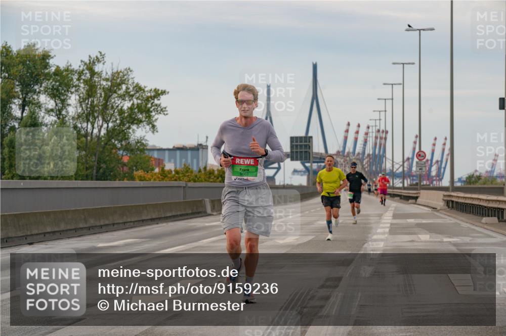 03.10.2025 - Köhlbrandbrückenlauf Michael Burmester http://msf.ph/oto/9159236 03.10.2025 15:40:50 Position 3 9663 meine-sportfotos.de