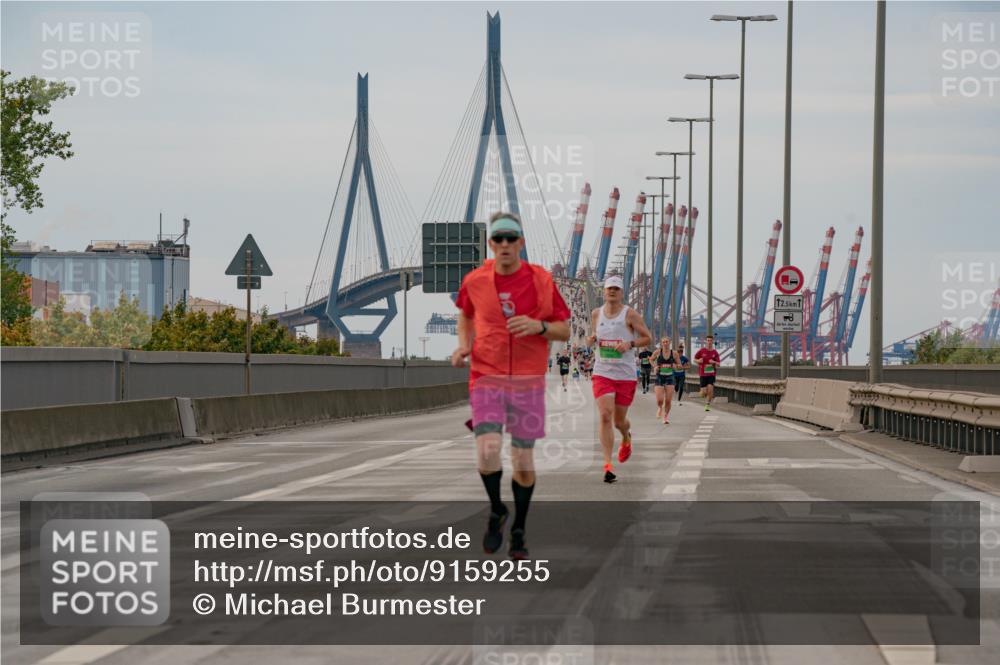03.10.2025 - Köhlbrandbrückenlauf Michael Burmester http://msf.ph/oto/9159255 03.10.2025 15:41:09 Position 3 2, 5 meine-sportfotos.de