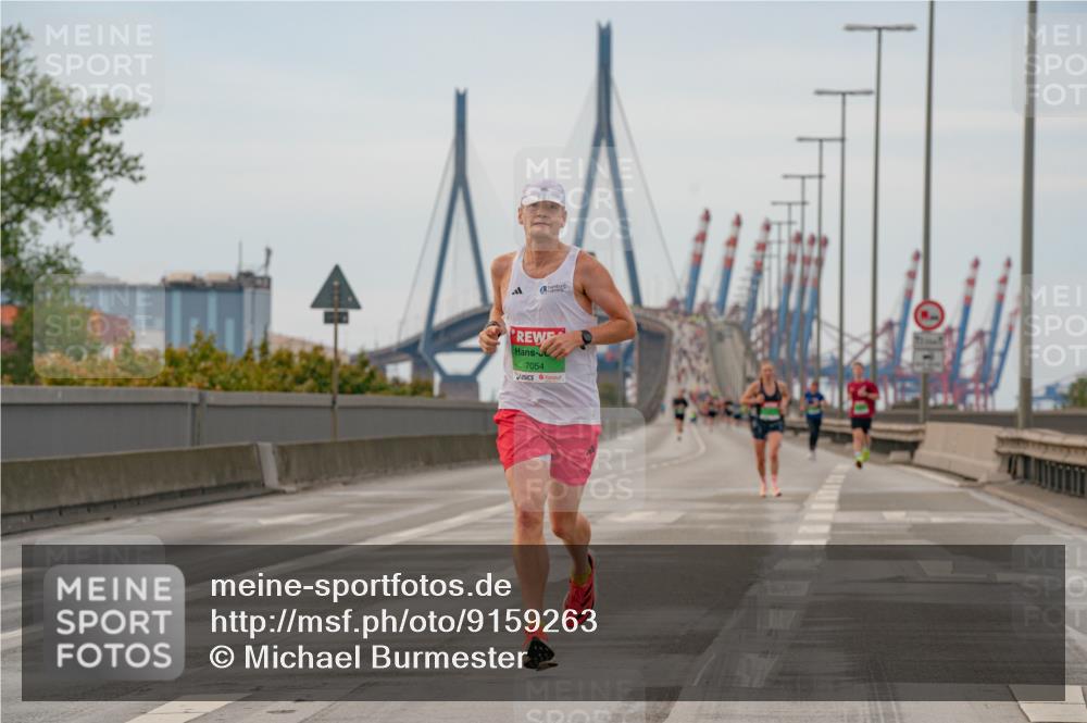 03.10.2025 - Köhlbrandbrückenlauf Michael Burmester http://msf.ph/oto/9159263 03.10.2025 15:41:15 Position 3 7054 meine-sportfotos.de
