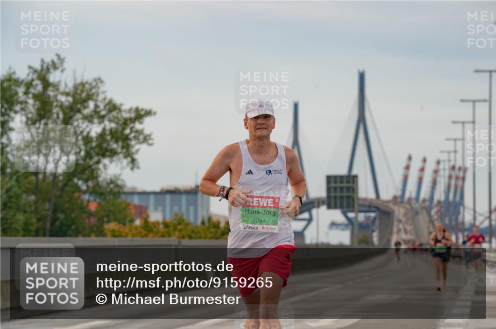 03.10.2025 - Köhlbrandbrückenlauf Michael Burmester http://msf.ph/oto/9159265 03.10.2025 15:41:17 Position 3 7054 meine-sportfotos.de