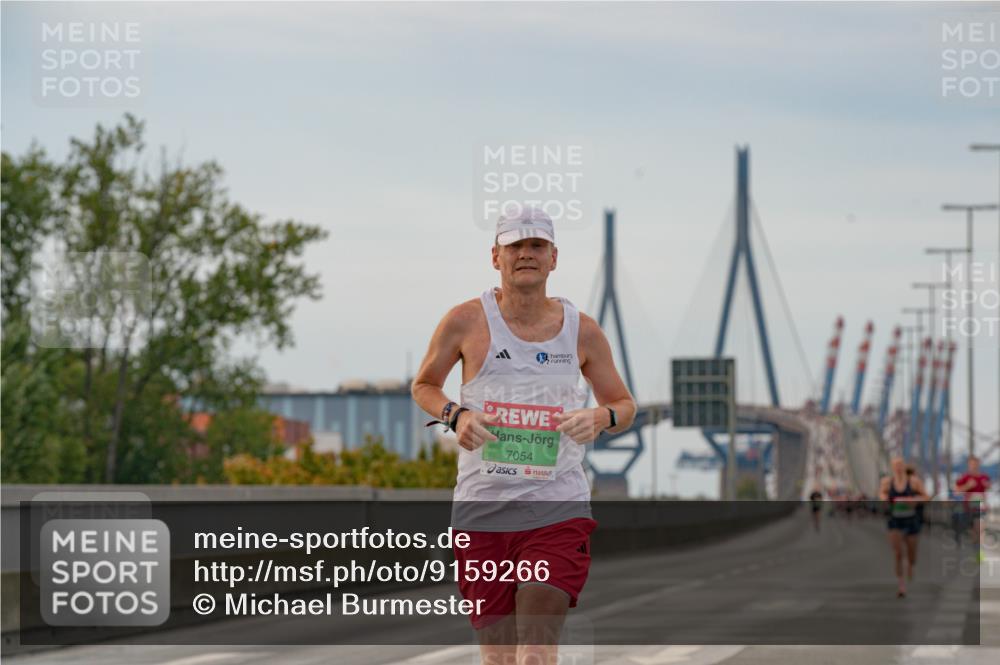 03.10.2025 - Köhlbrandbrückenlauf Michael Burmester http://msf.ph/oto/9159266 03.10.2025 15:41:17 Position 3 7054 meine-sportfotos.de