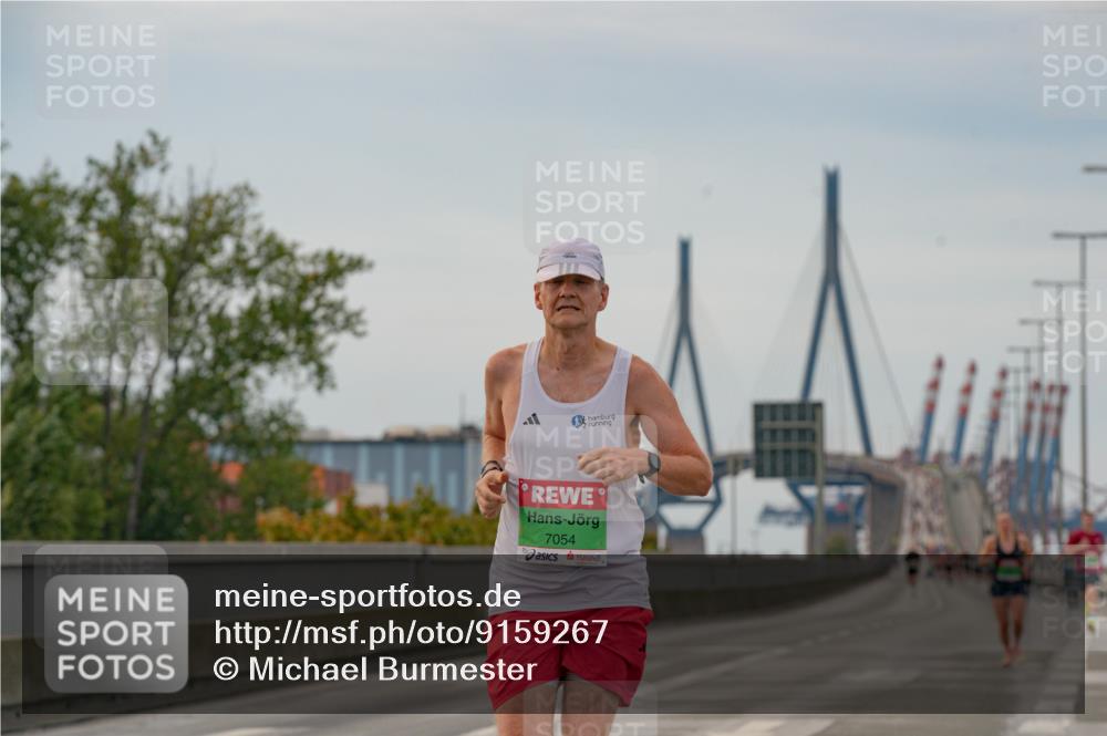 03.10.2025 - Köhlbrandbrückenlauf Michael Burmester http://msf.ph/oto/9159267 03.10.2025 15:41:17 Position 3 7054 meine-sportfotos.de