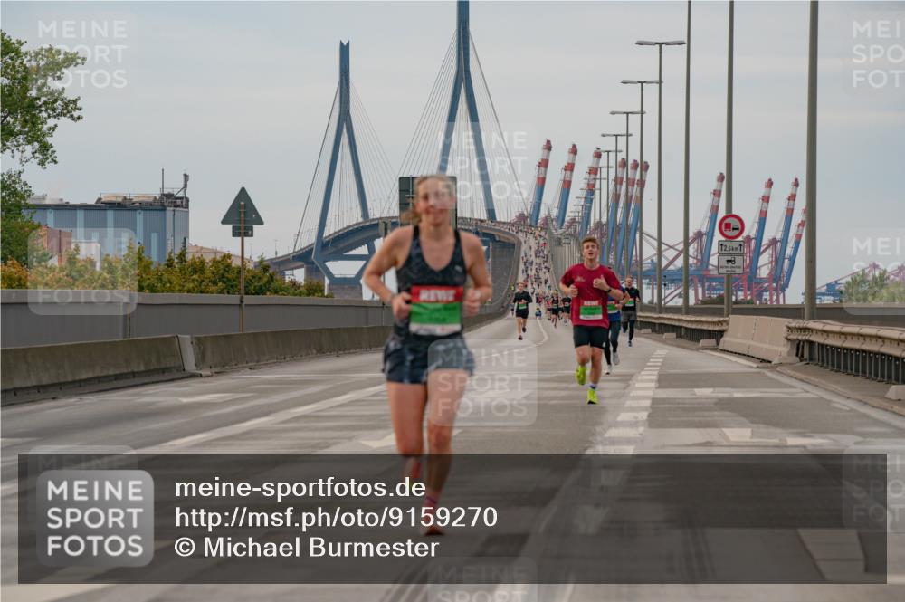 03.10.2025 - Köhlbrandbrückenlauf Michael Burmester http://msf.ph/oto/9159270 03.10.2025 15:41:27 Position 3 12, 5 meine-sportfotos.de