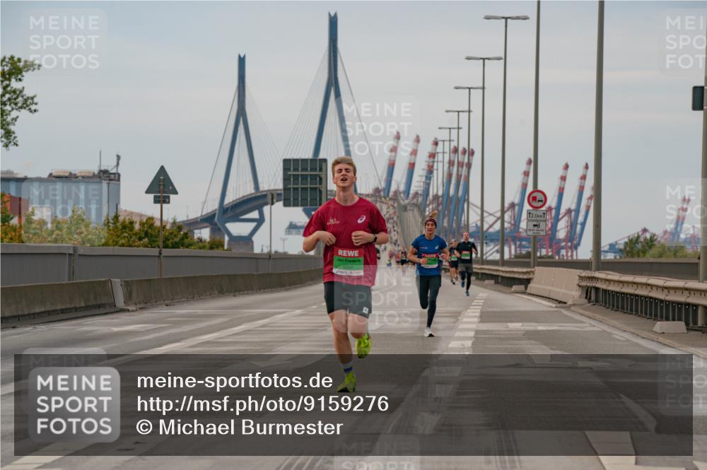 03.10.2025 - Köhlbrandbrückenlauf Michael Burmester http://msf.ph/oto/9159276 03.10.2025 15:41:33 Position 3 12, 5 meine-sportfotos.de