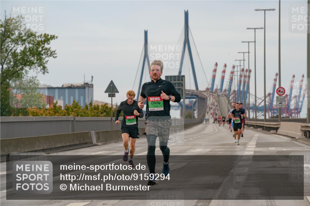 03.10.2025 - Köhlbrandbrückenlauf Michael Burmester http://msf.ph/oto/9159294 03.10.2025 15:41:54 Position 3 7143, 12 meine-sportfotos.de