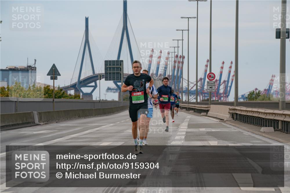 03.10.2025 - Köhlbrandbrückenlauf Michael Burmester http://msf.ph/oto/9159304 03.10.2025 15:42:04 Position 3 12, 5 meine-sportfotos.de