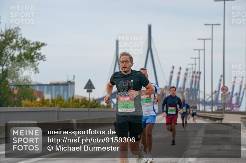 03.10.2025 - Köhlbrandbrückenlauf Michael Burmester http://msf.ph/oto/9159306 03.10.2025 15:42:07 Position 3 9707, 7047 meine-sportfotos.de