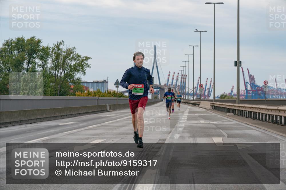 03.10.2025 - Köhlbrandbrückenlauf Michael Burmester http://msf.ph/oto/9159317 03.10.2025 15:42:14 Position 3 9461 meine-sportfotos.de