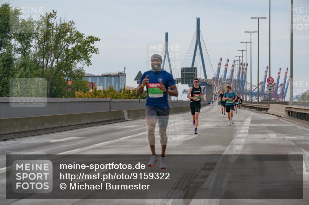 03.10.2025 - Köhlbrandbrückenlauf Michael Burmester http://msf.ph/oto/9159322 03.10.2025 15:42:20 Position 3 12, 5, 18 meine-sportfotos.de