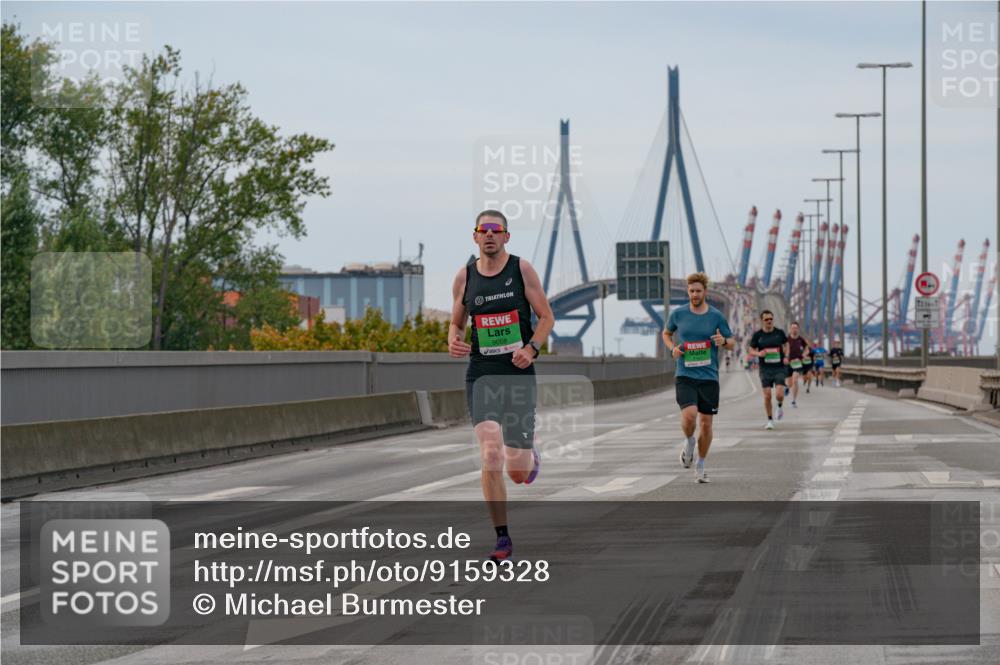 03.10.2025 - Köhlbrandbrückenlauf Michael Burmester http://msf.ph/oto/9159328 03.10.2025 15:42:25 Position 3 9058 meine-sportfotos.de