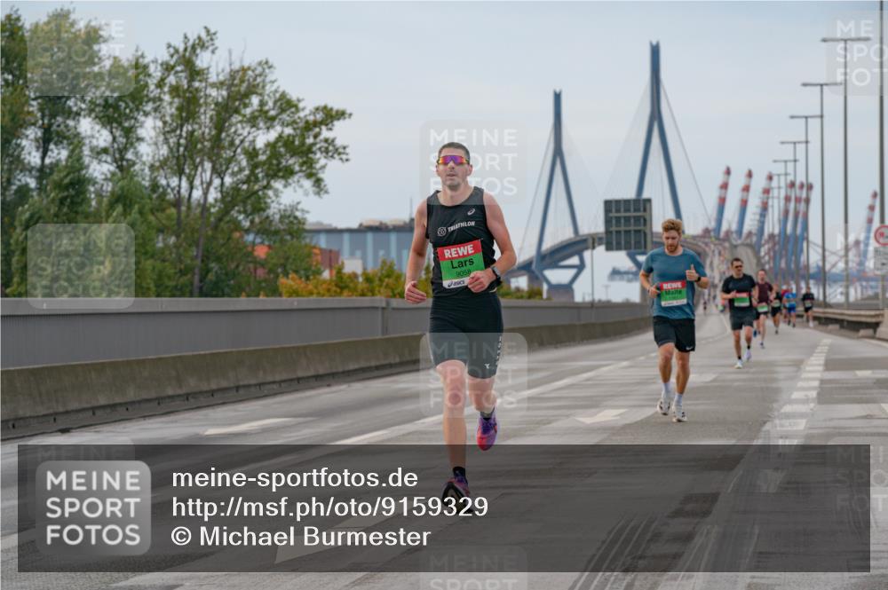 03.10.2025 - Köhlbrandbrückenlauf Michael Burmester http://msf.ph/oto/9159329 03.10.2025 15:42:26 Position 3 9058 meine-sportfotos.de