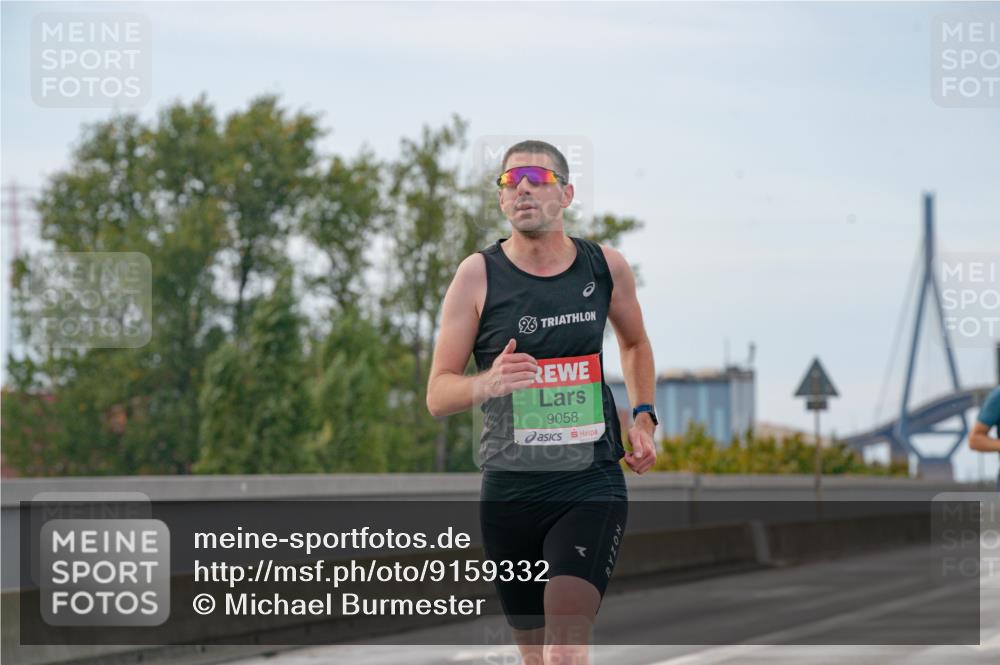 03.10.2025 - Köhlbrandbrückenlauf Michael Burmester http://msf.ph/oto/9159332 03.10.2025 15:42:28 Position 3 9058 meine-sportfotos.de