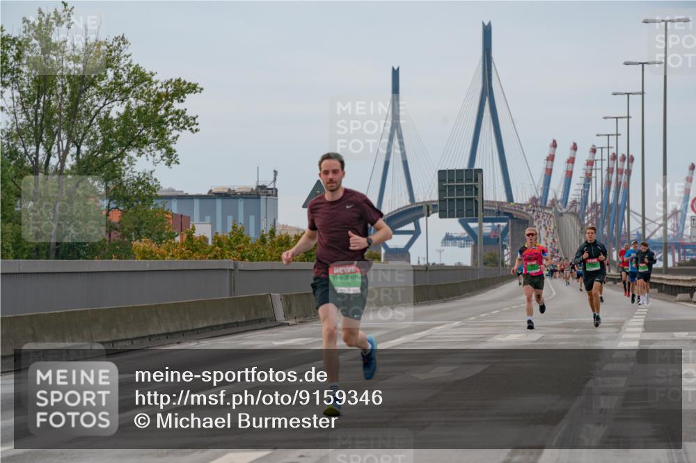 03.10.2025 - Köhlbrandbrückenlauf Michael Burmester http://msf.ph/oto/9159346 03.10.2025 15:42:44 Position 3 7074 meine-sportfotos.de