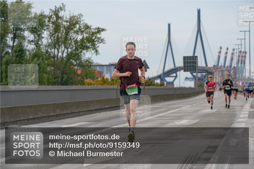 03.10.2025 - Köhlbrandbrückenlauf Michael Burmester http://msf.ph/oto/9159349 03.10.2025 15:42:45 Position 3 7074 meine-sportfotos.de