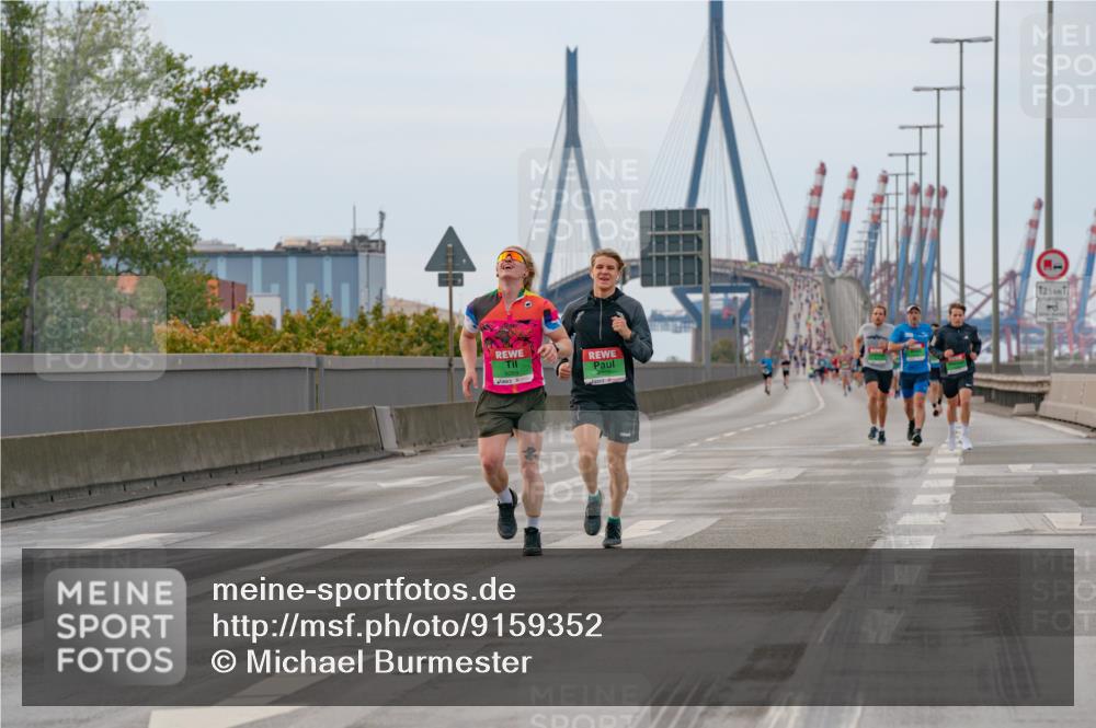 03.10.2025 - Köhlbrandbrückenlauf Michael Burmester http://msf.ph/oto/9159352 03.10.2025 15:42:52 Position 3 12, 5 meine-sportfotos.de