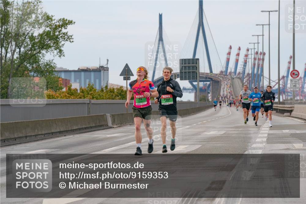 03.10.2025 - Köhlbrandbrückenlauf Michael Burmester http://msf.ph/oto/9159353 03.10.2025 15:42:53 Position 3 12, 5 meine-sportfotos.de