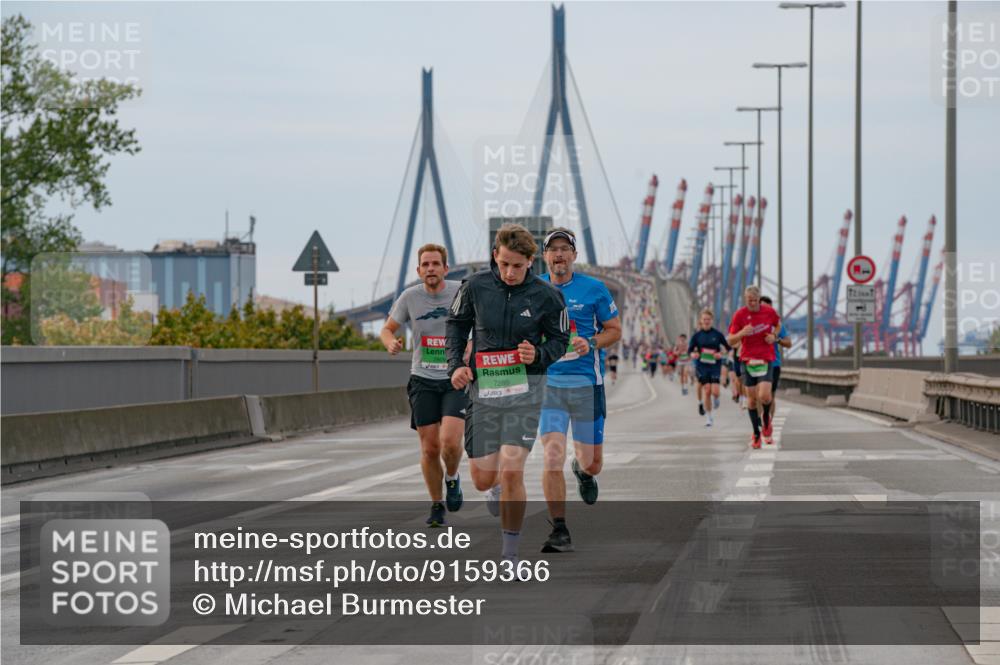 03.10.2025 - Köhlbrandbrückenlauf Michael Burmester http://msf.ph/oto/9159366 03.10.2025 15:43:04 Position 3 7286 meine-sportfotos.de