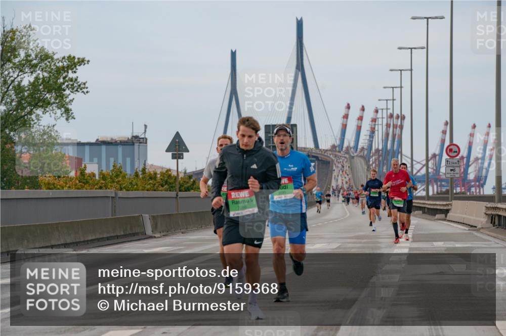 03.10.2025 - Köhlbrandbrückenlauf Michael Burmester http://msf.ph/oto/9159368 03.10.2025 15:43:05 Position 3 9590, 12, 5 meine-sportfotos.de