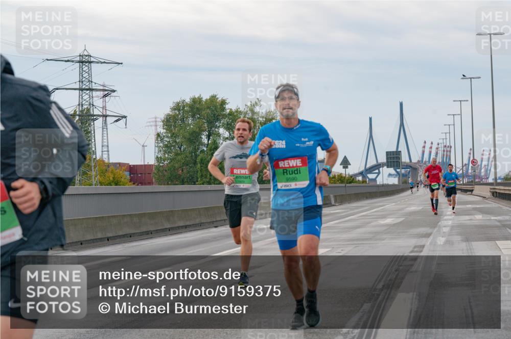 03.10.2025 - Köhlbrandbrückenlauf Michael Burmester http://msf.ph/oto/9159375 03.10.2025 15:43:10 Position 3 24, 7809, 9590 meine-sportfotos.de