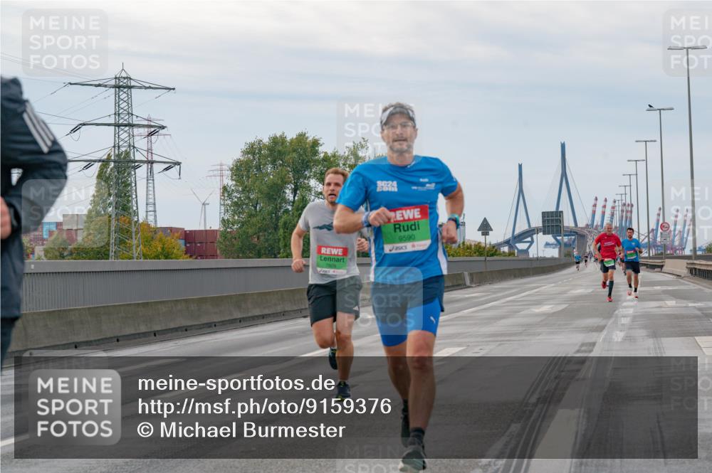 03.10.2025 - Köhlbrandbrückenlauf Michael Burmester http://msf.ph/oto/9159376 03.10.2025 15:43:10 Position 3 24, 7809, 9590 meine-sportfotos.de