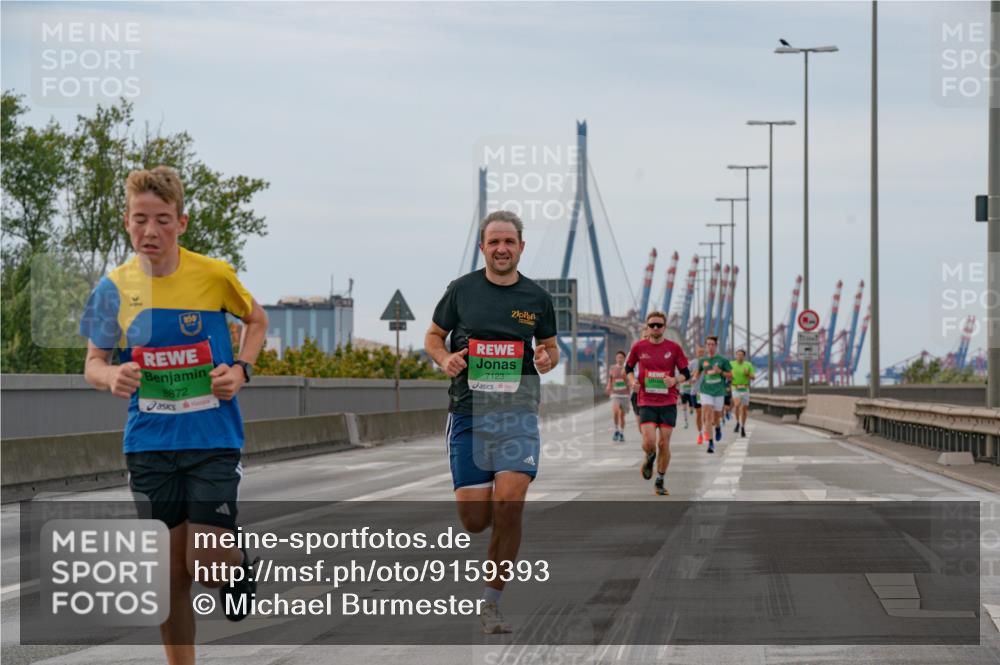 03.10.2025 - Köhlbrandbrückenlauf Michael Burmester http://msf.ph/oto/9159393 03.10.2025 15:43:26 Position 3 850, 8872, 7123 meine-sportfotos.de