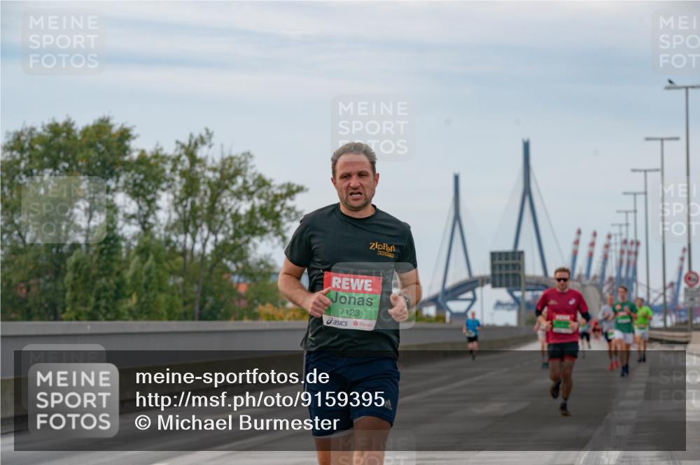 03.10.2025 - Köhlbrandbrückenlauf Michael Burmester http://msf.ph/oto/9159395 03.10.2025 15:43:28 Position 3 7123 meine-sportfotos.de