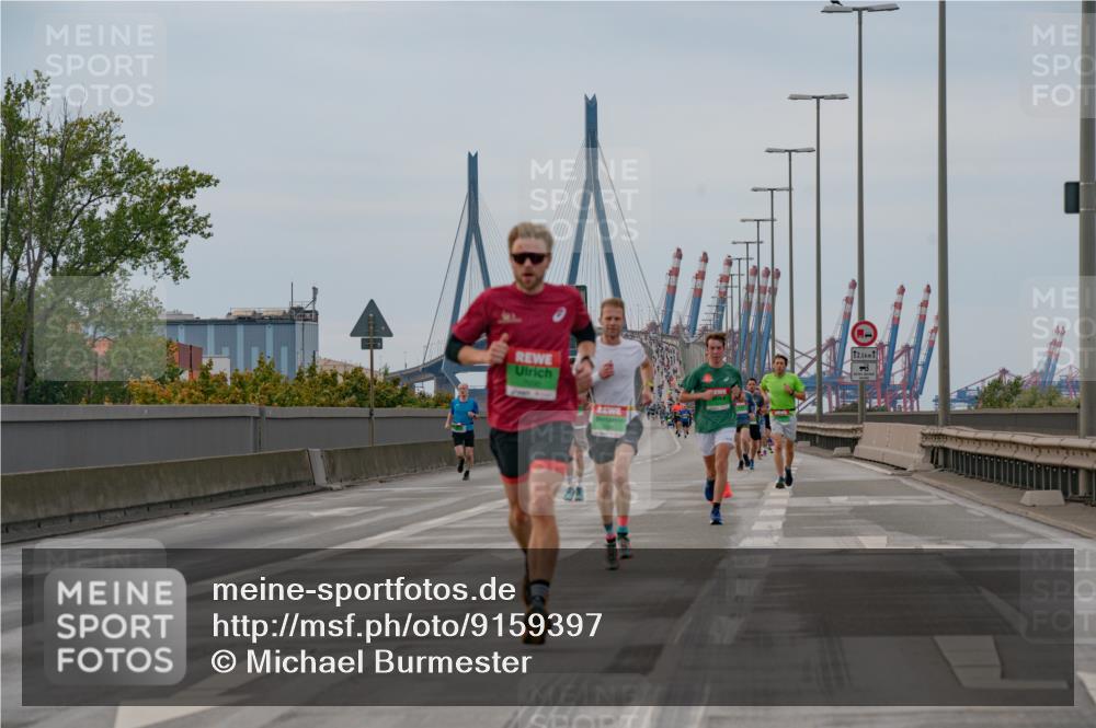 03.10.2025 - Köhlbrandbrückenlauf Michael Burmester http://msf.ph/oto/9159397 03.10.2025 15:43:31 Position 3 12, 5, 1 meine-sportfotos.de