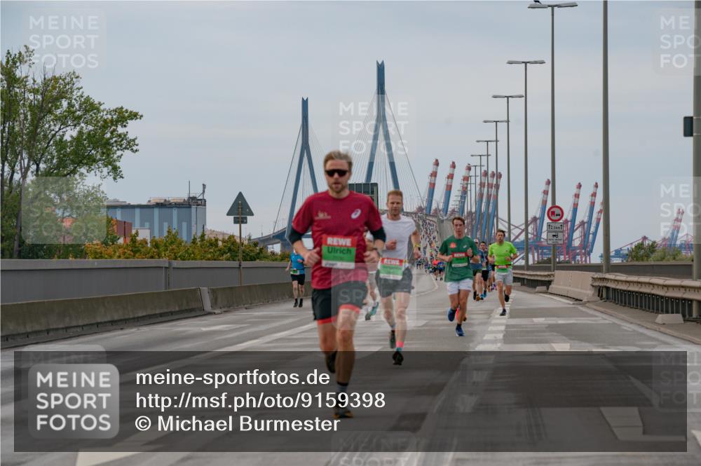 03.10.2025 - Köhlbrandbrückenlauf Michael Burmester http://msf.ph/oto/9159398 03.10.2025 15:43:31 Position 3 12, 5 meine-sportfotos.de