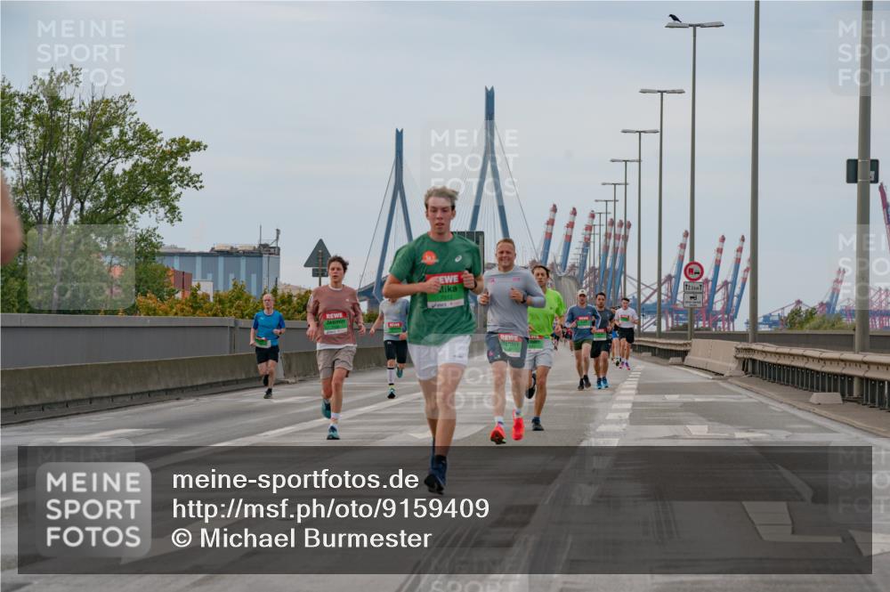 03.10.2025 - Köhlbrandbrückenlauf Michael Burmester http://msf.ph/oto/9159409 03.10.2025 15:43:38 Position 3 12, 5 meine-sportfotos.de