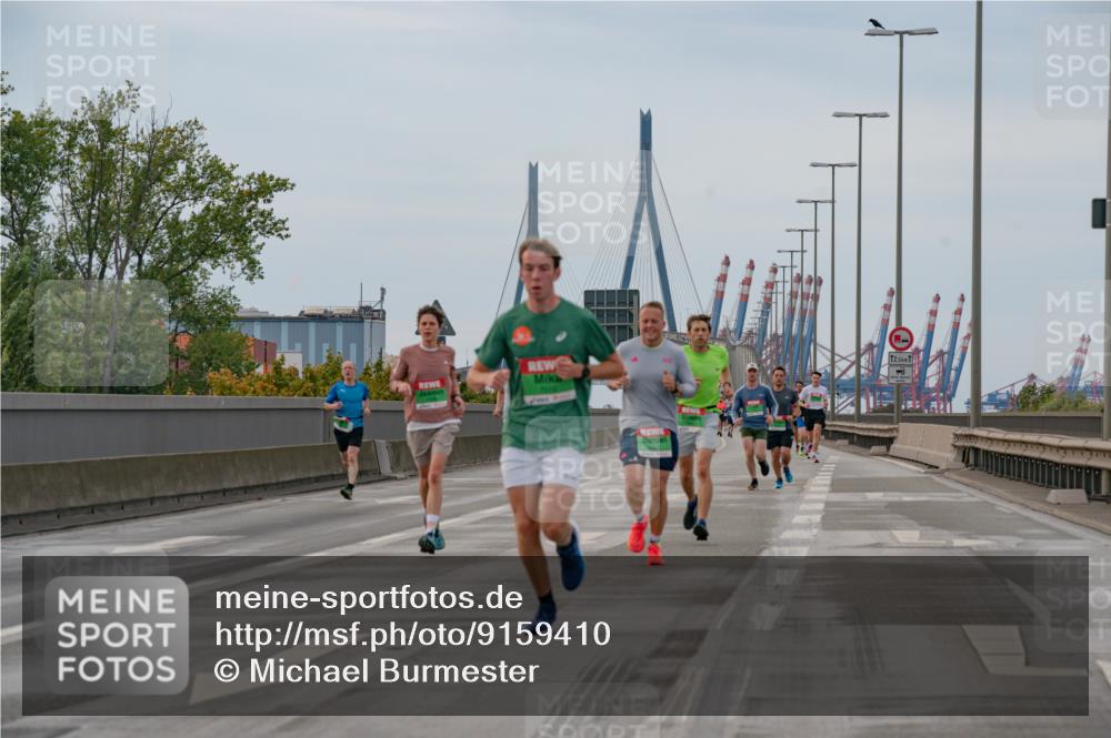 03.10.2025 - Köhlbrandbrückenlauf Michael Burmester http://msf.ph/oto/9159410 03.10.2025 15:43:39 Position 3 12, 5 meine-sportfotos.de