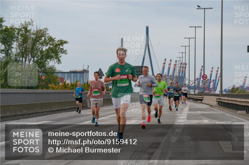 03.10.2025 - Köhlbrandbrückenlauf Michael Burmester http://msf.ph/oto/9159412 03.10.2025 15:43:39 Position 3 7012, 12, 5 meine-sportfotos.de