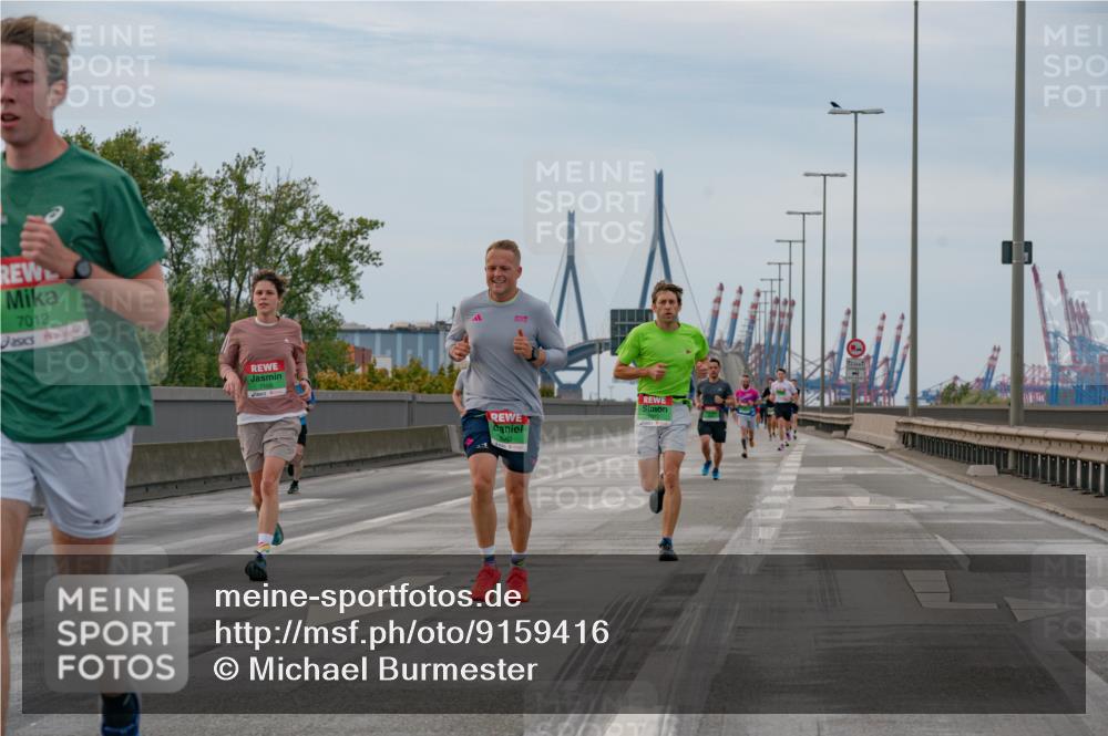 03.10.2025 - Köhlbrandbrückenlauf Michael Burmester http://msf.ph/oto/9159416 03.10.2025 15:43:42 Position 3 7012 meine-sportfotos.de
