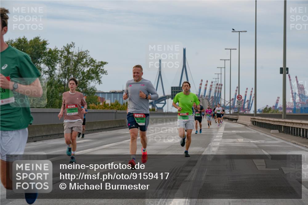03.10.2025 - Köhlbrandbrückenlauf Michael Burmester http://msf.ph/oto/9159417 03.10.2025 15:43:42 Position 3 2 meine-sportfotos.de