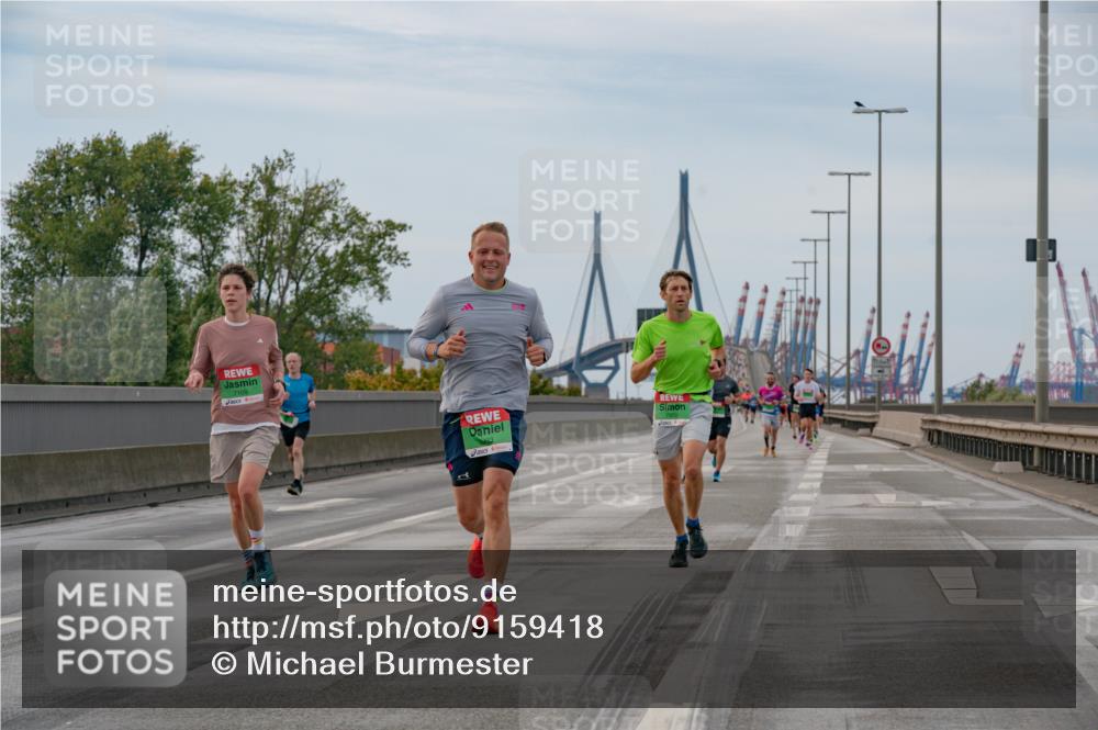 03.10.2025 - Köhlbrandbrückenlauf Michael Burmester http://msf.ph/oto/9159418 03.10.2025 15:43:43 Position 3 7100 meine-sportfotos.de