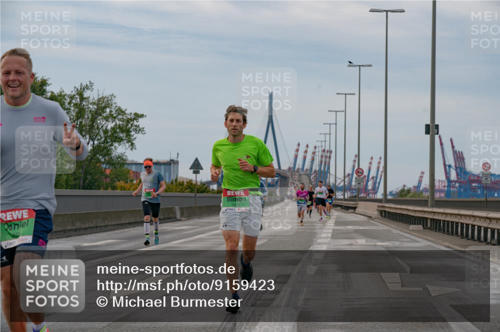 03.10.2025 - Köhlbrandbrückenlauf Michael Burmester http://msf.ph/oto/9159423 03.10.2025 15:43:45 Position 3 125, 7072 meine-sportfotos.de