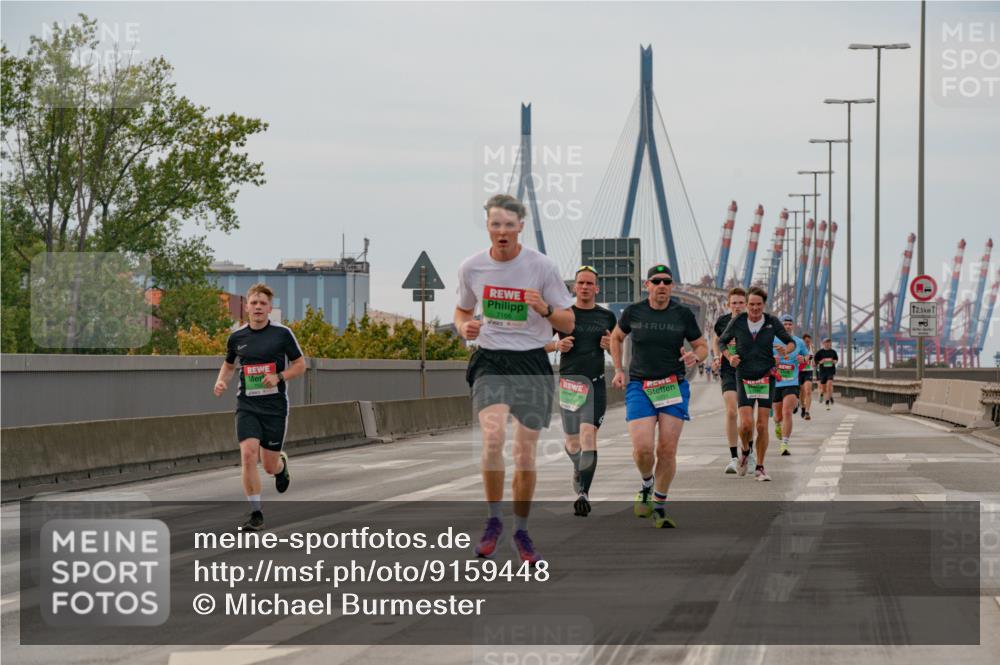 03.10.2025 - Köhlbrandbrückenlauf Michael Burmester http://msf.ph/oto/9159448 03.10.2025 15:43:59 Position 3 12, 5 meine-sportfotos.de
