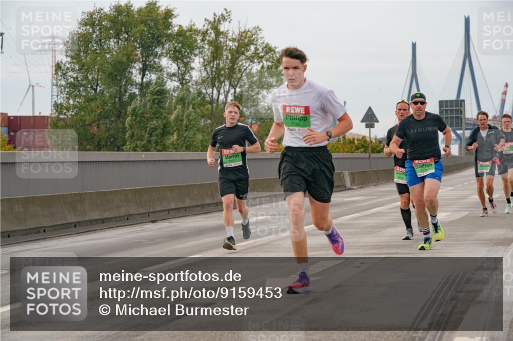 03.10.2025 - Köhlbrandbrückenlauf Michael Burmester http://msf.ph/oto/9159453 03.10.2025 15:44:02 Position 3 7166, 9231, 9559 meine-sportfotos.de