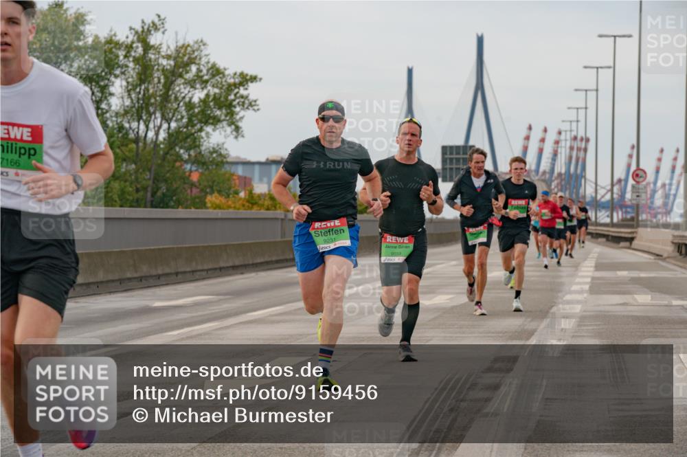 03.10.2025 - Köhlbrandbrückenlauf Michael Burmester http://msf.ph/oto/9159456 03.10.2025 15:44:03 Position 3 7166, 9231, 9559 meine-sportfotos.de