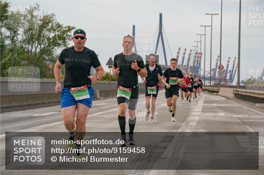 03.10.2025 - Köhlbrandbrückenlauf Michael Burmester http://msf.ph/oto/9159458 03.10.2025 15:44:04 Position 3 9231, 9559 meine-sportfotos.de