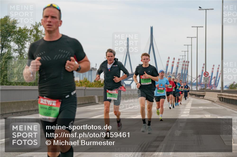 03.10.2025 - Köhlbrandbrückenlauf Michael Burmester http://msf.ph/oto/9159461 03.10.2025 15:44:07 Position 3 9559, 7277 meine-sportfotos.de