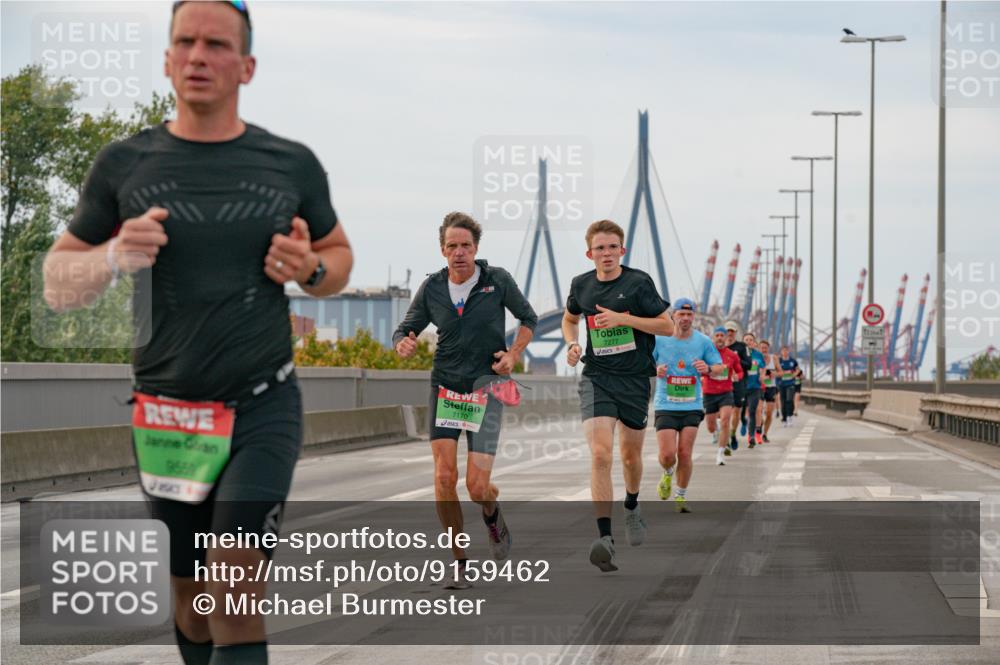 03.10.2025 - Köhlbrandbrückenlauf Michael Burmester http://msf.ph/oto/9159462 03.10.2025 15:44:07 Position 3 9559, 7170, 7277 meine-sportfotos.de