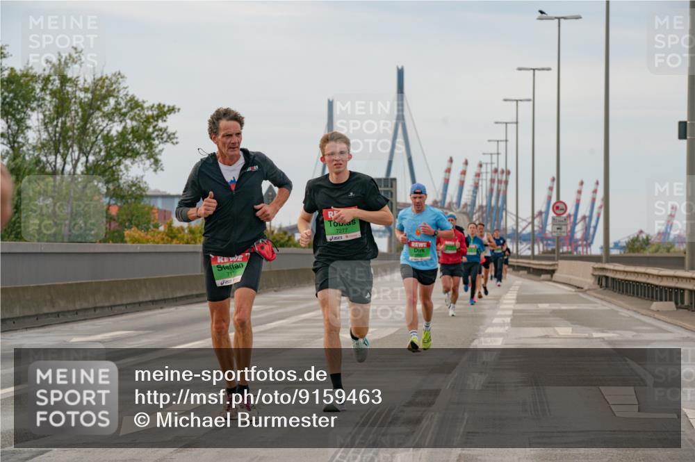 03.10.2025 - Köhlbrandbrückenlauf Michael Burmester http://msf.ph/oto/9159463 03.10.2025 15:44:07 Position 3 7277, 717 meine-sportfotos.de