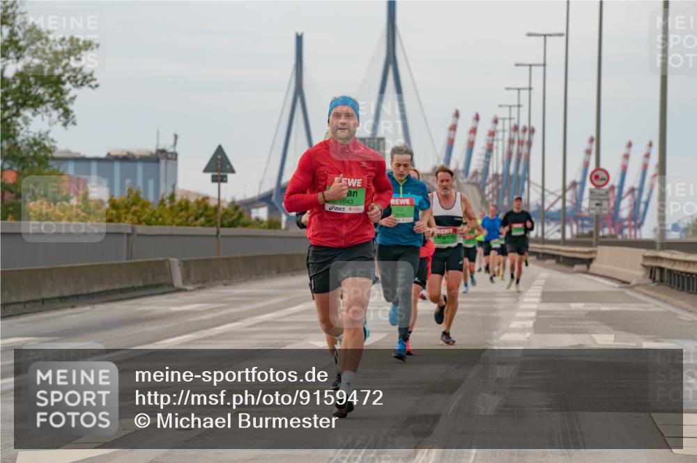 03.10.2025 - Köhlbrandbrückenlauf Michael Burmester http://msf.ph/oto/9159472 03.10.2025 15:44:15 Position 3 7043, 9743 meine-sportfotos.de