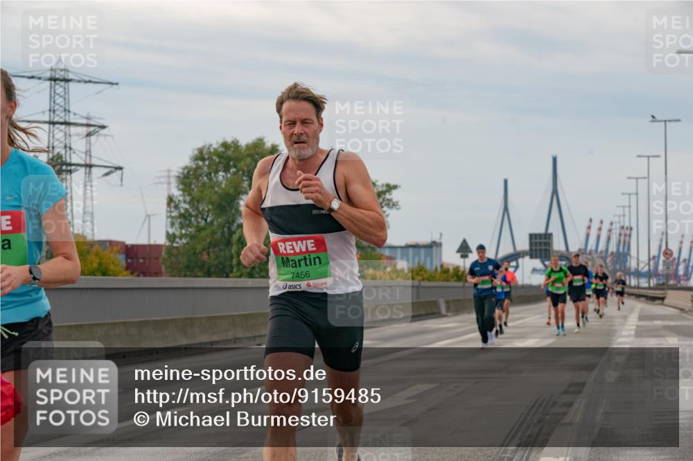03.10.2025 - Köhlbrandbrückenlauf Michael Burmester http://msf.ph/oto/9159485 03.10.2025 15:44:23 Position 3 7456 meine-sportfotos.de