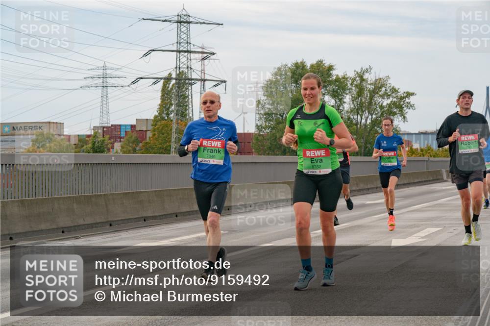 03.10.2025 - Köhlbrandbrückenlauf Michael Burmester http://msf.ph/oto/9159492 03.10.2025 15:44:32 Position 3 7046, 8782, 7041 meine-sportfotos.de