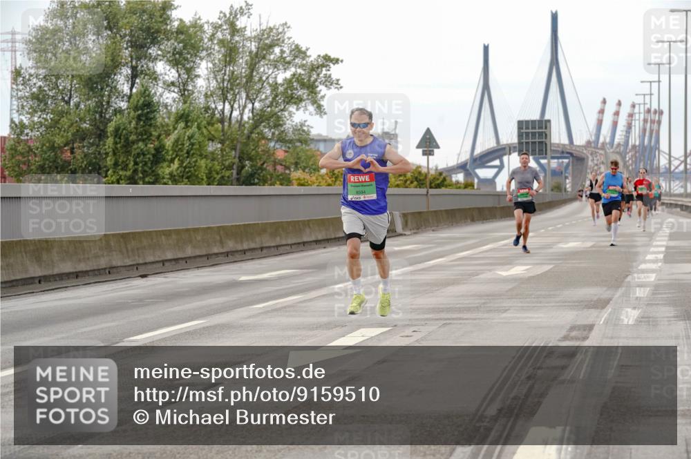 03.10.2025 - Köhlbrandbrückenlauf Michael Burmester http://msf.ph/oto/9159510 03.10.2025 15:45:02 Position 3 8594 meine-sportfotos.de