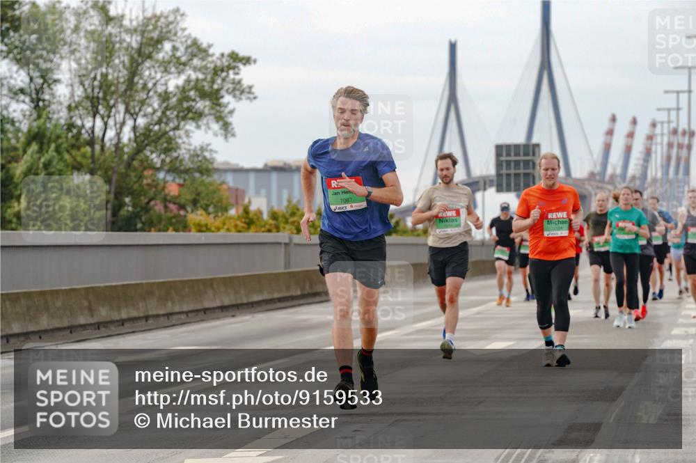 03.10.2025 - Köhlbrandbrückenlauf Michael Burmester http://msf.ph/oto/9159533 03.10.2025 15:45:27 Position 3 7087, 7104 meine-sportfotos.de