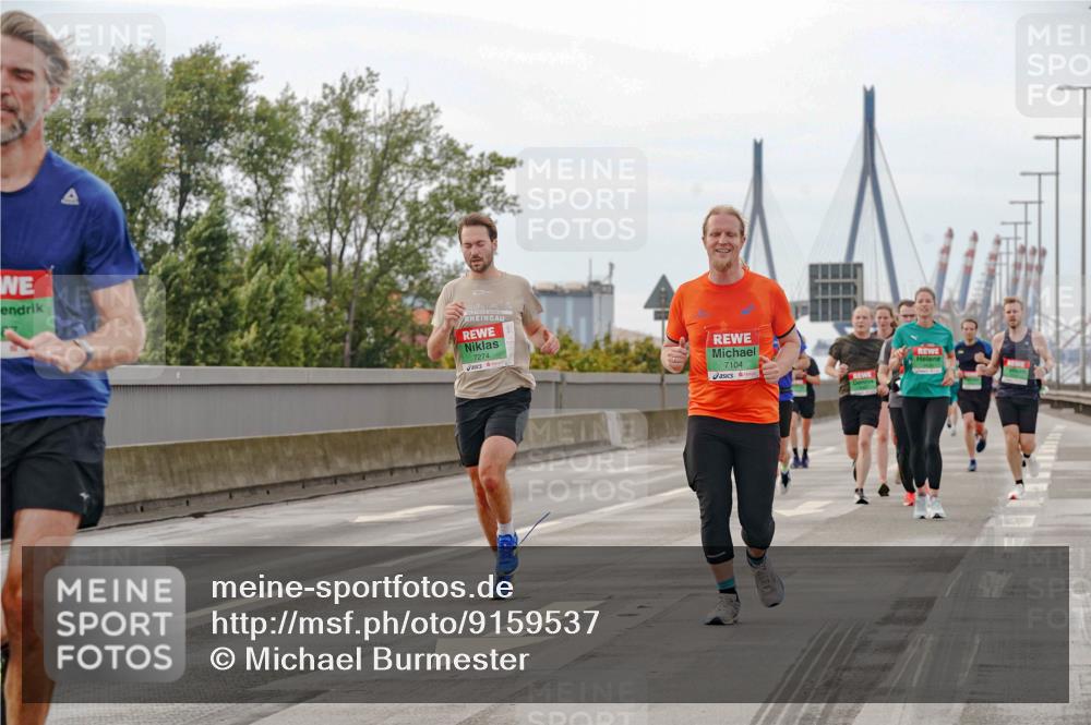 03.10.2025 - Köhlbrandbrückenlauf Michael Burmester http://msf.ph/oto/9159537 03.10.2025 15:45:31 Position 3 7274, 7104 meine-sportfotos.de
