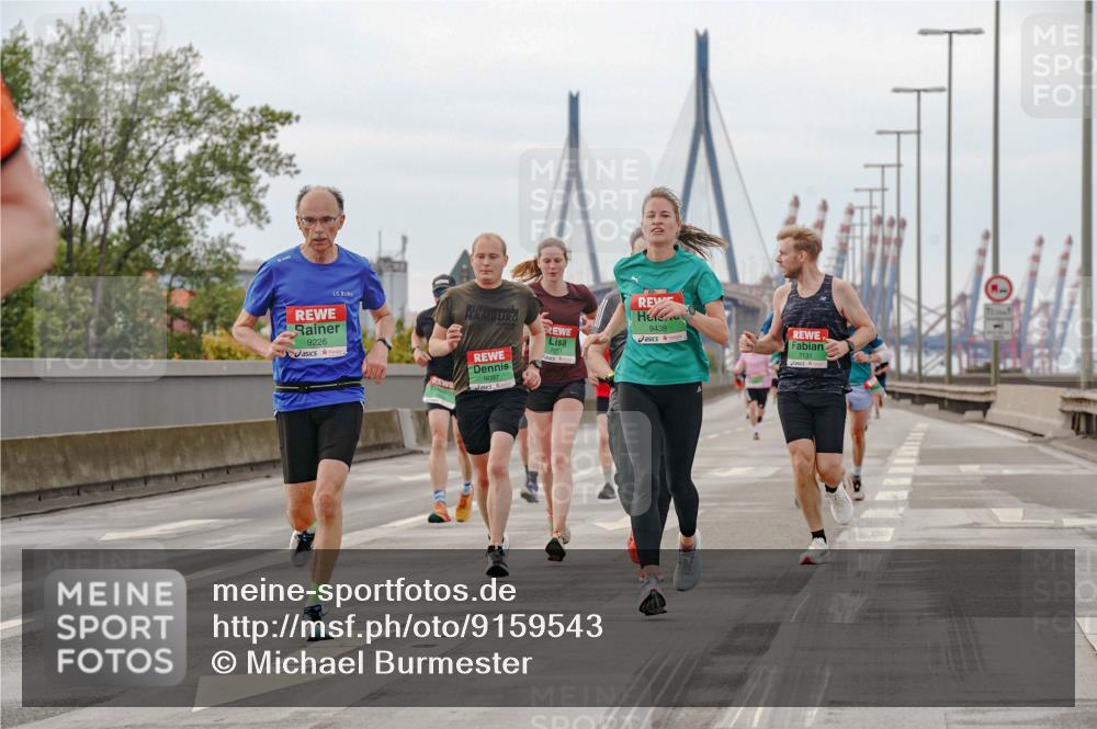 03.10.2025 - Köhlbrandbrückenlauf Michael Burmester http://msf.ph/oto/9159543 03.10.2025 15:45:35 Position 3 9226, 9087, 7051, 9438, 7131 meine-sportfotos.de