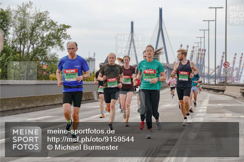 03.10.2025 - Köhlbrandbrückenlauf Michael Burmester http://msf.ph/oto/9159544 03.10.2025 15:45:35 Position 3 9226, 9438, 7131 meine-sportfotos.de